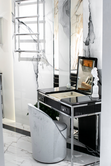 Композиция Oasis Academy (Консоль с раковиной, Зеркало, Светильники, Смеситель, Туалетный столик) Lac.Ribbed Black/ Chrome/ Nero Marquinia