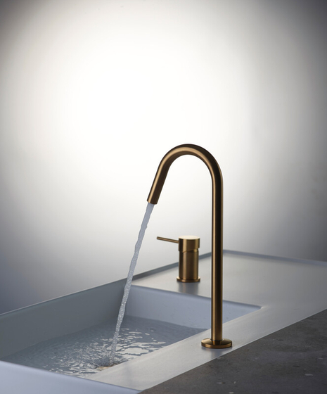 F3271NCOS Spillo Up Смеситель на раковину на 2 отверстия с вращающимся изливом, Brushed gold