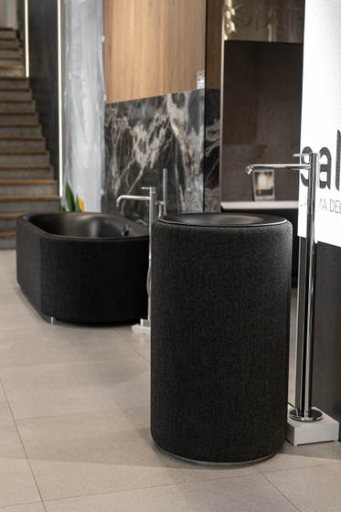 Раковина BetteLux Oval A220-035 Black matt, текстильная обивка B805-853 Carbon, донный клапан B580-035 Ebony