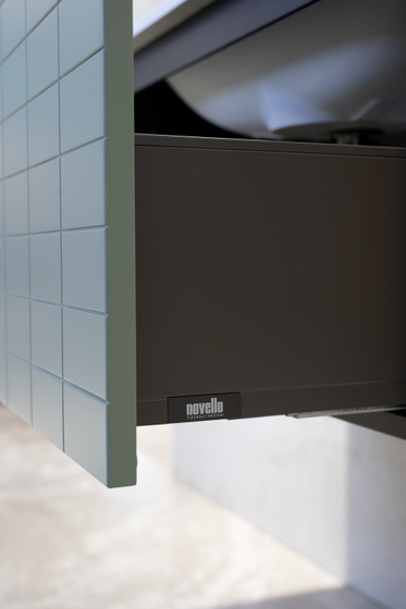 Комплект мебели Novello Bloom 80 см, тумба с раковиной, пенал, зеркало с боковой полкой, oliva opaco