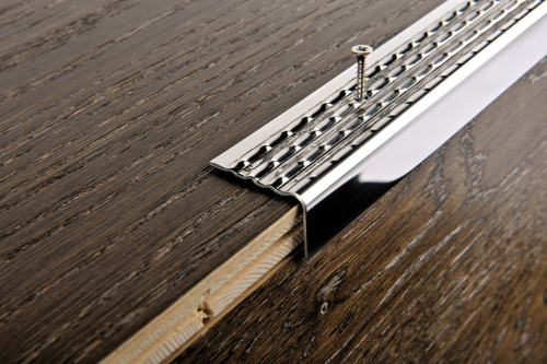 Плинтус угловой для ступеней PWKAC3020F сталь полиров 30х20 мм, 2,7 m Profilstar  STOP-цена