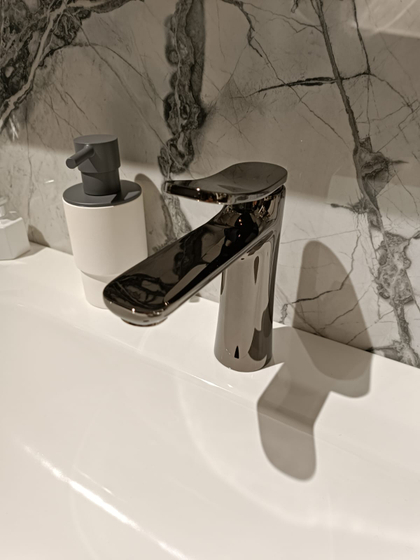 F3801CN Смеситель Flo для раковины, Black Chrome