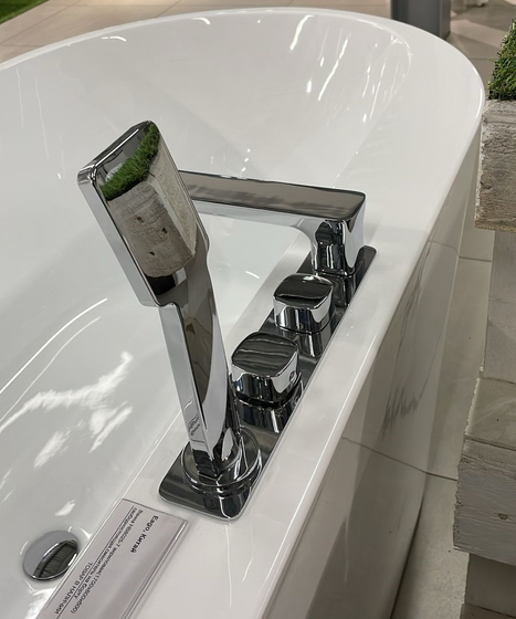 Ванна HB8025-6 акриловая(1600х800х600) свободностоящая,смеситель на борту