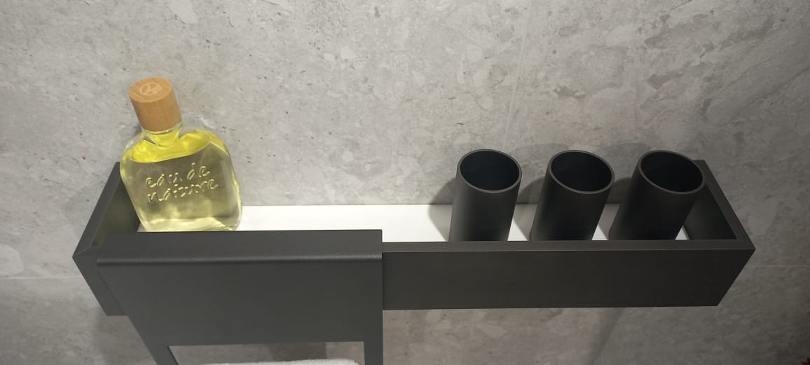 Полка GD Dess 60 метал/крион 100160321 с полотенцедержателем и 3 стакана