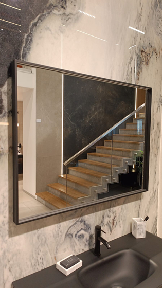 Зеркало Oasis Miro 1050x800x50 мм (0MRSP105NR) алюмин.чёр.рама со светодиод.подсветкой вверху, выкл.