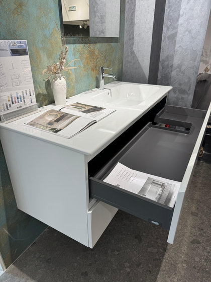 Тумба с раковиной Novello Monoblocks 121 см, белый матовый, керамическая раковина справа, A1B8