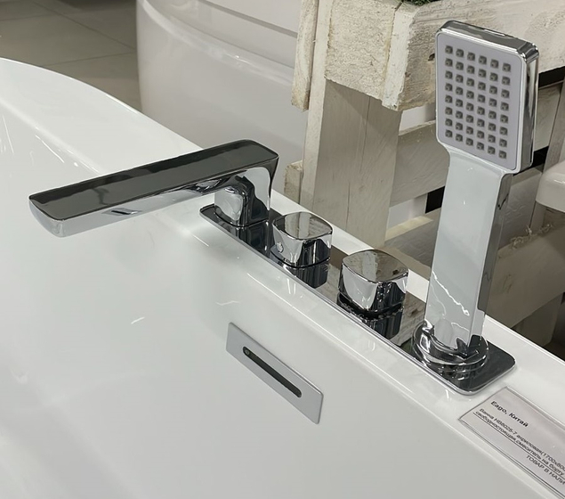 Ванна HB8025-6 акриловая(1600х800х600) свободностоящая,смеситель на борту