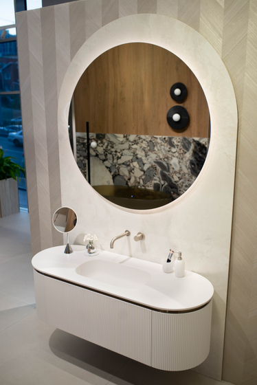 Тумба Oasis Naos 1465х560x462 мм Bianco Ghiaccio matt/Nickel Satinato