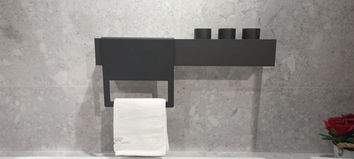 Полка GD Dess 60 метал/крион 100160321 с полотенцедержателем и 3 стакана